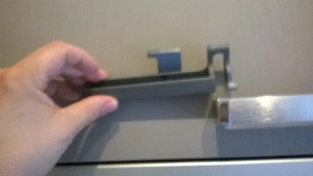 Giá đỡ máy tính bảng gắn tủ bếp V2 - Image 2