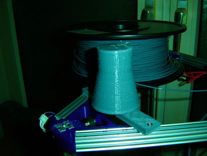 Giá đỡ spool đơn giản gồm 2 mảnh, dùng 1 vòng bi hoặc ốc vít - Image 1