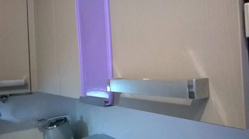 Giá đỡ máy tính bảng cho cửa tủ bếp MD3DD - Image 6