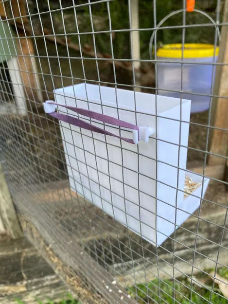 Máng Ăn / Phễu Đựng Cát Sỏi Cho Gà - Image 3