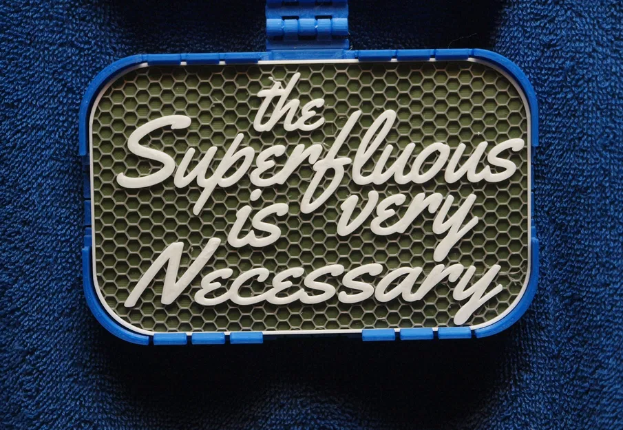 Bảng hiệu "The Superfluous is very Necessary" - Image 1