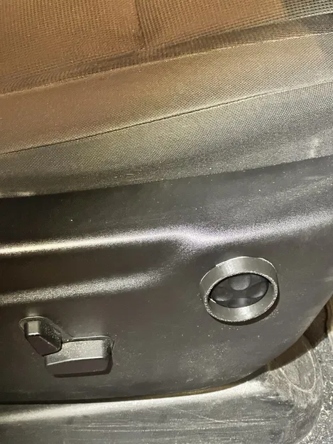 Khung bảo vệ nút điều chỉnh đệm lưng ghế cho Jeep Grand Cherokee WK2 - Image 3