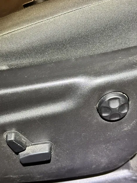 Khung bảo vệ nút điều chỉnh đệm lưng ghế cho Jeep Grand Cherokee WK2 - Image 4