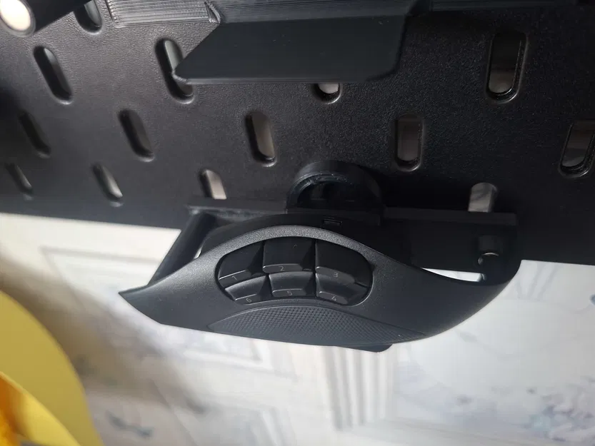 Giá đỡ Side Plate Razer Naga V2 Pro cho bảng Skadis với T-Clip - Image 1