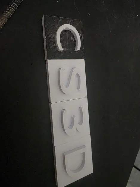 Targhette personalizzabili - Bảng tên tùy chỉnh bằng chữ cái và số - Image 1