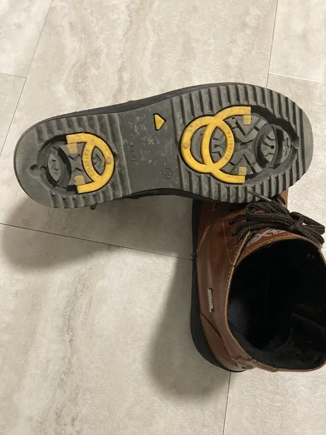 Dụng cụ hỗ trợ lật đinh ủng (Boot Spike Cleat Flipping Tool) - Image 1