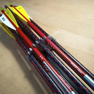 Arrow Clip V4: Kẹp cố định mũi tên bắn cung gọn gàng và chắc chắn