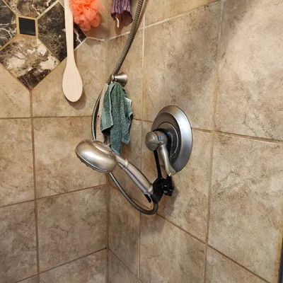 Giá đỡ vòi sen cầm tay tạm thời treo trên van vòi sen