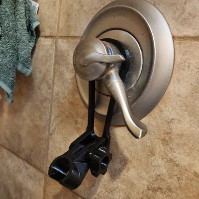 Giá đỡ vòi sen cầm tay tạm thời treo trên van vòi sen