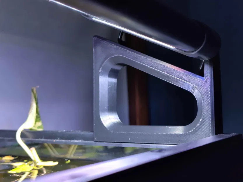 Giá đỡ đèn tạo góc nghiêng thông minh cho bể cá có viền - Image 1