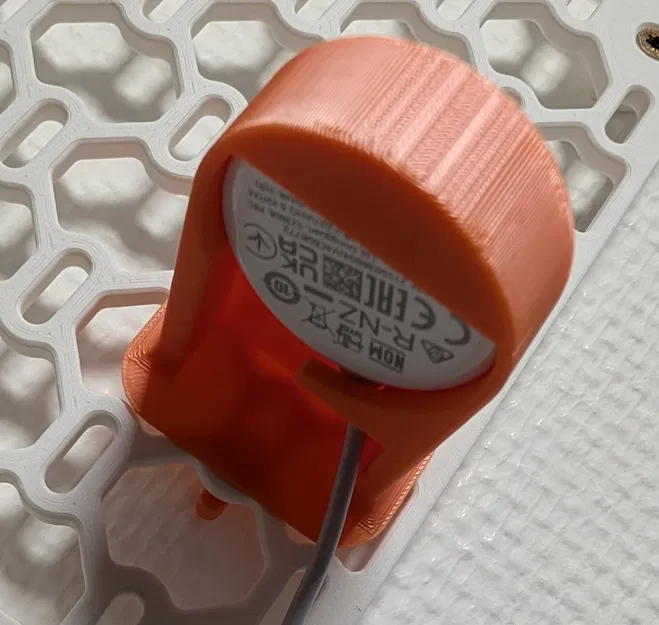 Giá treo sạc Huawei Watch GT 5 cho bảng Skadis tiện lợi - Image 2