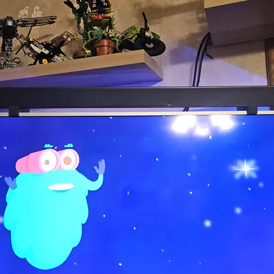 Chân đế gắn loa soundbar JBL trên TV