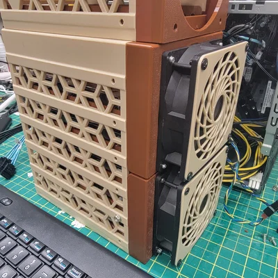 Khung 6 khay HDD và SSD có khóa, giá gắn quạt và nam châm