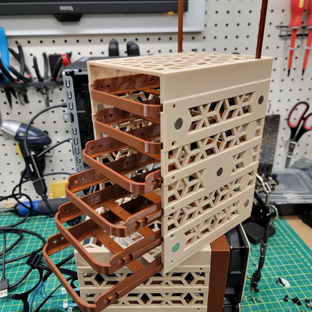 Khung 6 khay HDD và SSD có khóa, giá gắn quạt và nam châm - Image 4