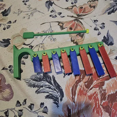 Đàn xylophone cầm tay (món đồ chơi gây ồn ào khó chịu)