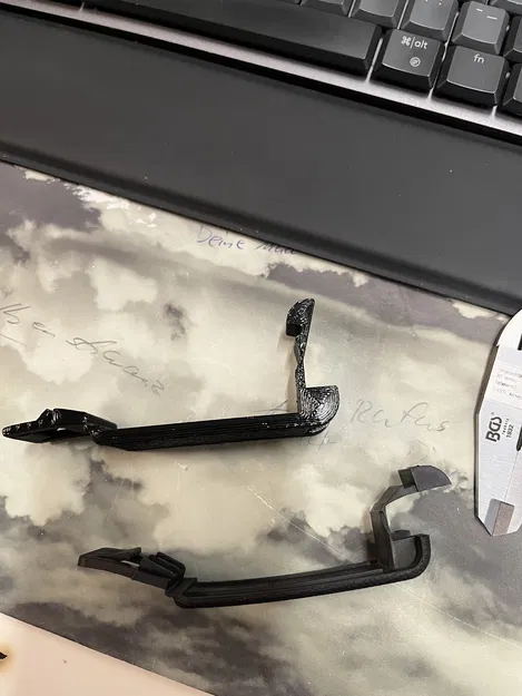 Ngàm giữ tam giác cảnh báo cho xe Opel Astra H (In 3D) - Image 4