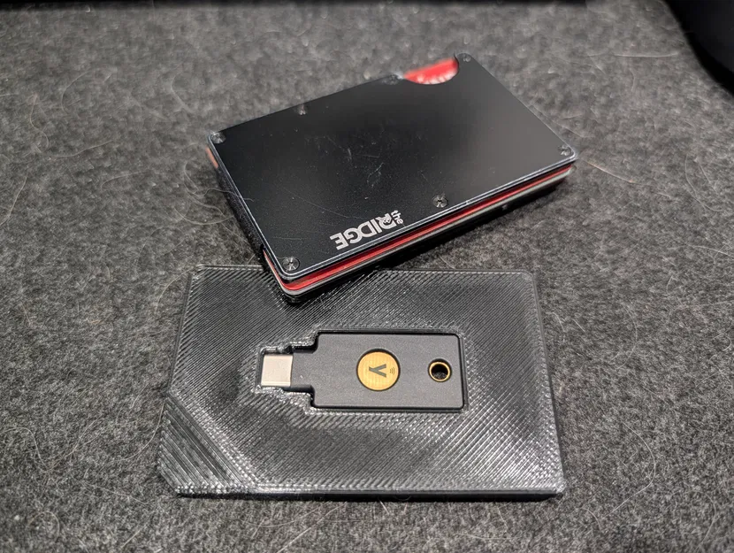 Khay giữ khóa bảo mật Yubikey dạng thẻ 3D cho ví - Image 1