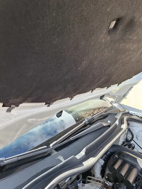 Kẹp giữ cách nhiệt nắp ca-pô cho xe VAG - Image 1