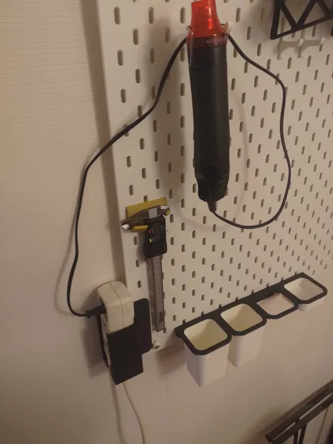 Giá đỡ ổ cắm điện gắn cạnh bảng Skadis - Image 3