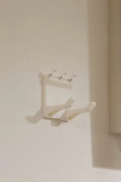 Giá treo vợt và quả cầu lông gắn tường - Image 1