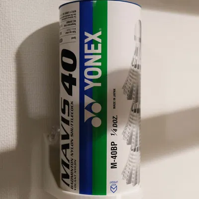 Giá treo vợt và quả cầu lông gắn tường