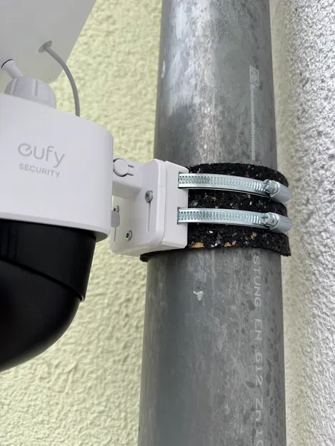 Giá treo cột 100mm cho Eufy S340/E42 - Image 1