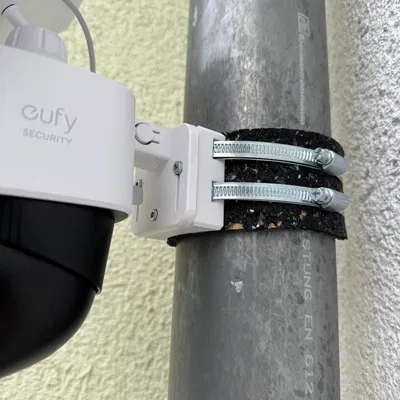 Giá treo cột 100mm cho Eufy S340/E42