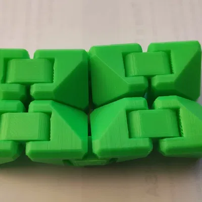 Infinity Cube Fidget: Đồ chơi giảm stress độc đáo cho bàn làm việc