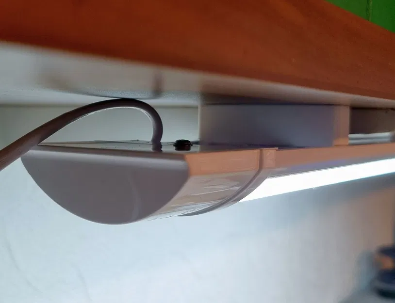 Kẹp giữ đèn LED bán nguyệt 71mm in 3D tiện lợi - Image 3