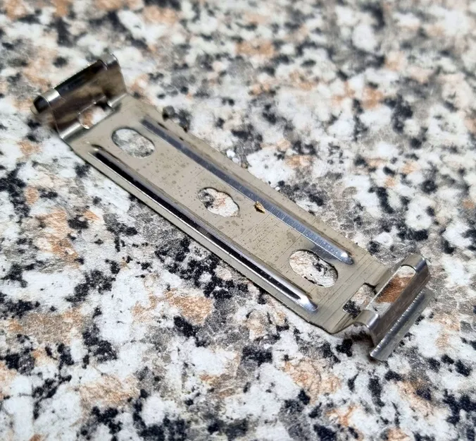 Kẹp giữ đèn LED bán nguyệt 71mm in 3D tiện lợi - Image 4