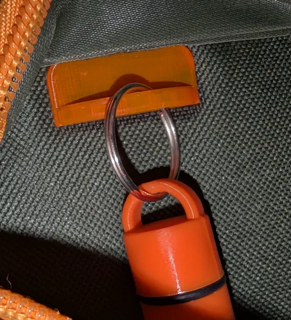 Khoen nhựa dùng để dán bên trong ba lô hoặc túi xách - Image 1