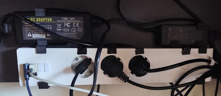 Giá đỡ ổ cắm điện - Image 1