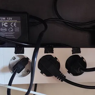 Giá đỡ ổ cắm điện