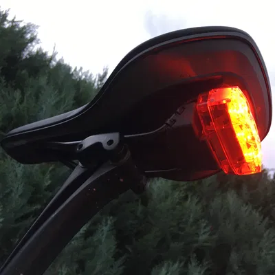 Ngàm gắn đèn hậu Cateye vào thanh yên xe đạp