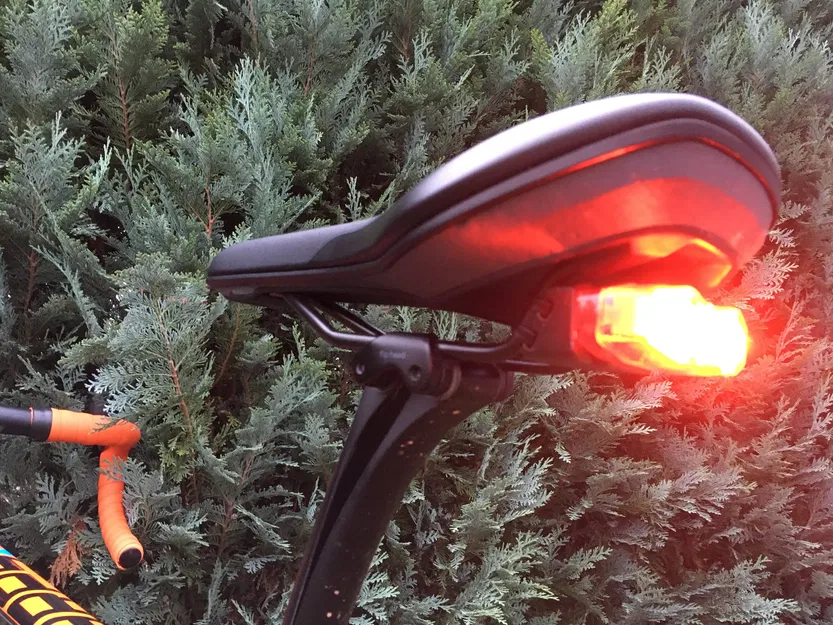 Ngàm gắn đèn hậu Cateye vào thanh yên xe đạp - Image 4