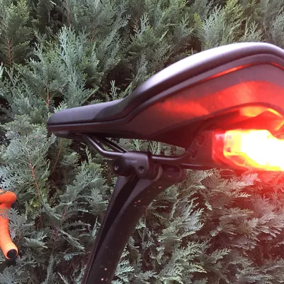 Ngàm gắn đèn hậu Cateye vào thanh yên xe đạp