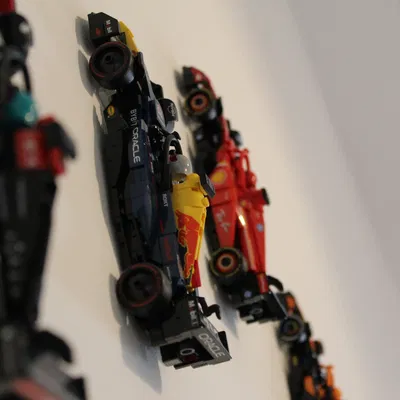 Giá treo tường LEGO F1 Speed Champions