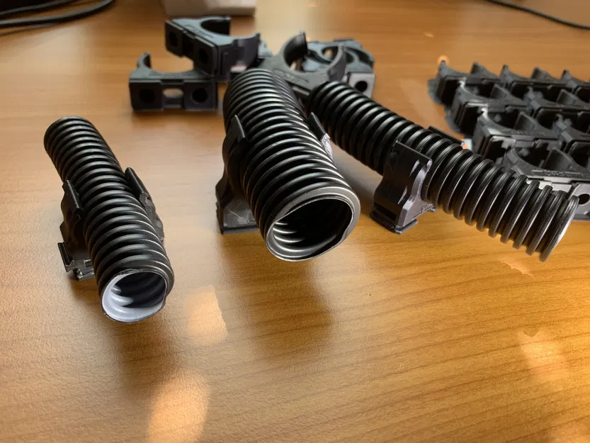 Kẹp cố định ống luồn dây điện (Conduit clip fixtures) - Image 1