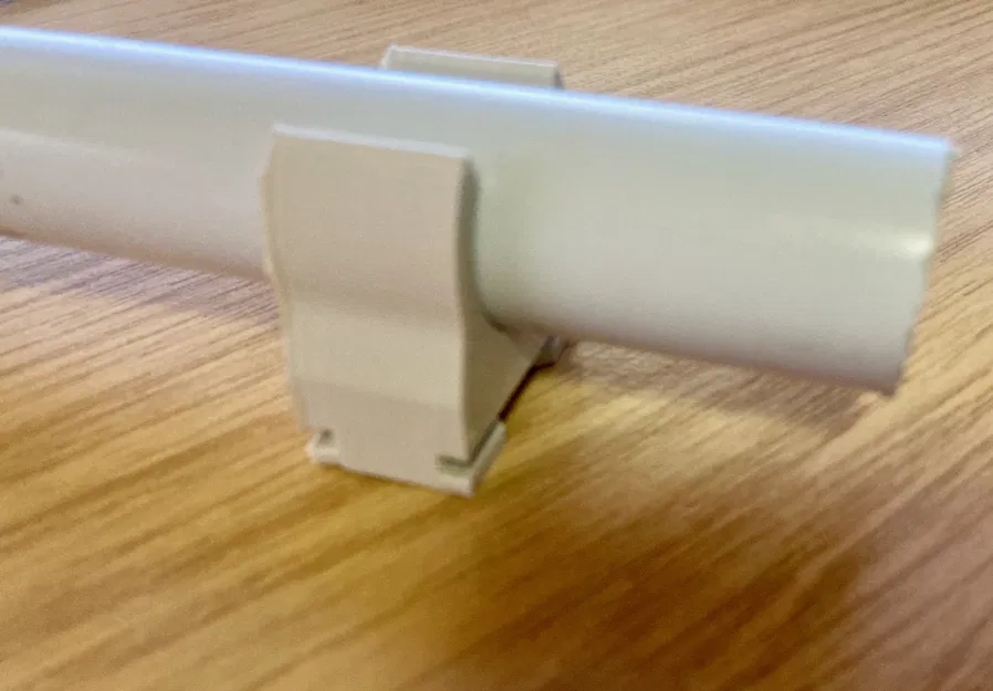 Kẹp giữ ống luồn dây điện 20mm - Image 1