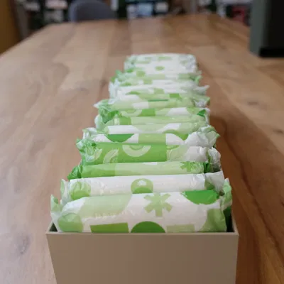 Hộp đựng băng vệ sinh phong cách hiện đại (Period Pad Dispenser)