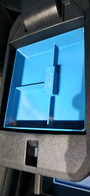 Khay đựng đồ bệ tì tay Ford Maverick với các góc bo tròn - Image 2