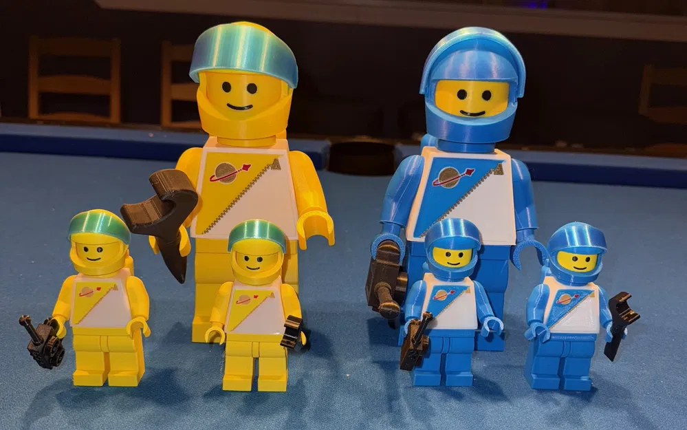 Mô hình Action Figure Gạch Classic Space Futuron (Tỉ lệ 2.5:1) - Image 1