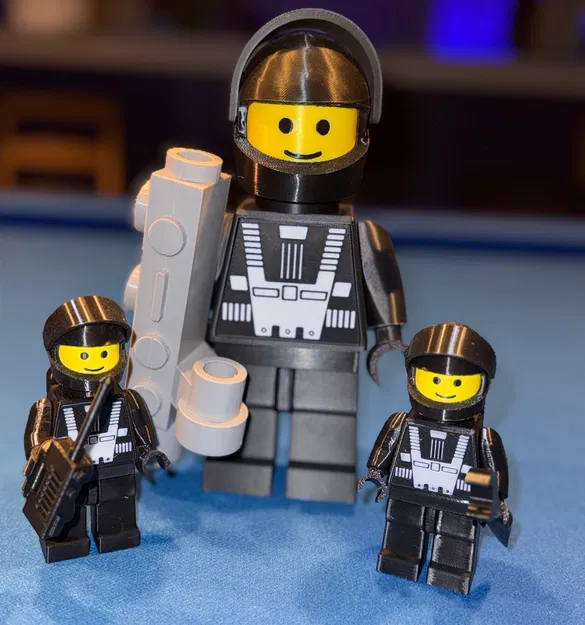 Mô hình Action Figure Brick Blacktron I (Tỷ lệ 2.5:1) - Image 1