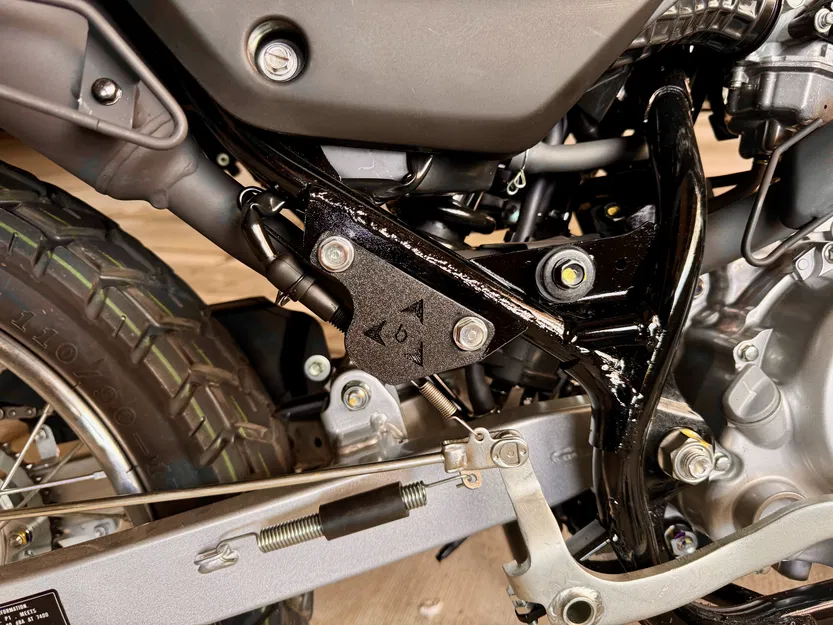 Bát che gác chân sau cho Honda XR150L (Passenger Peg Delete) - Image 1