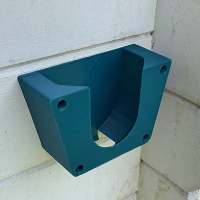 Giá treo tường cho vòi tưới cây Gardena