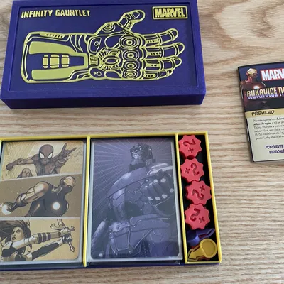 Hộp đựng thẻ bài Infinity Gauntlet