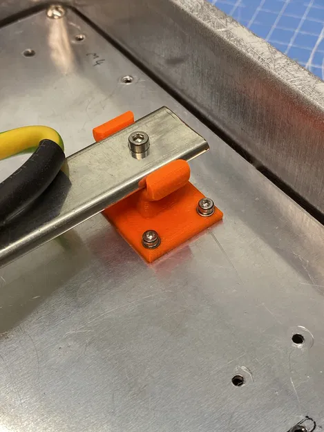 Giá đỡ cho thanh đồng cái (bus bar) 20mm - Image 1