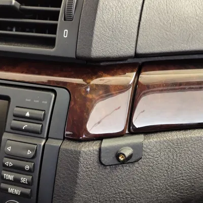 Đế gắn điện thoại BMW E46 với khớp cầu tháo rời tiện lợi