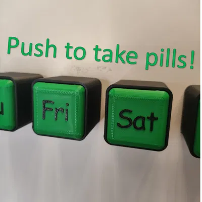 Dụng cụ đẩy thuốc viên và hộp chia thuốc theo tuần