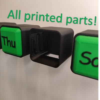 Dụng cụ đẩy thuốc viên và hộp chia thuốc theo tuần